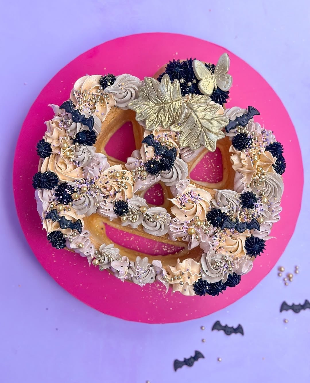 How to Make a "Jack-O-Lantern" Pumpkin Cake!