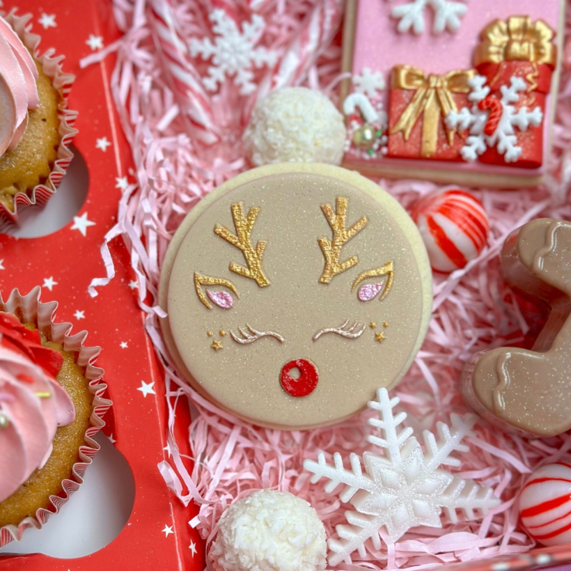 21 captivating Christmas Cakes and Bakes we love!