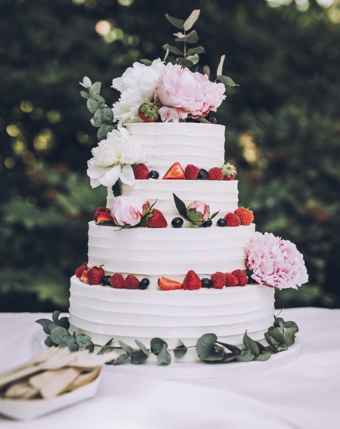 Top Tips on How To Transport a Wedding Cake