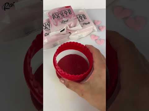 THE SUGAR PASTE Red Sugarpaste