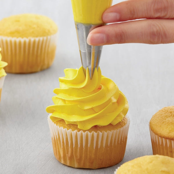 Wilton How To Decorate Cakes & Desserts Kit (39 Piece)