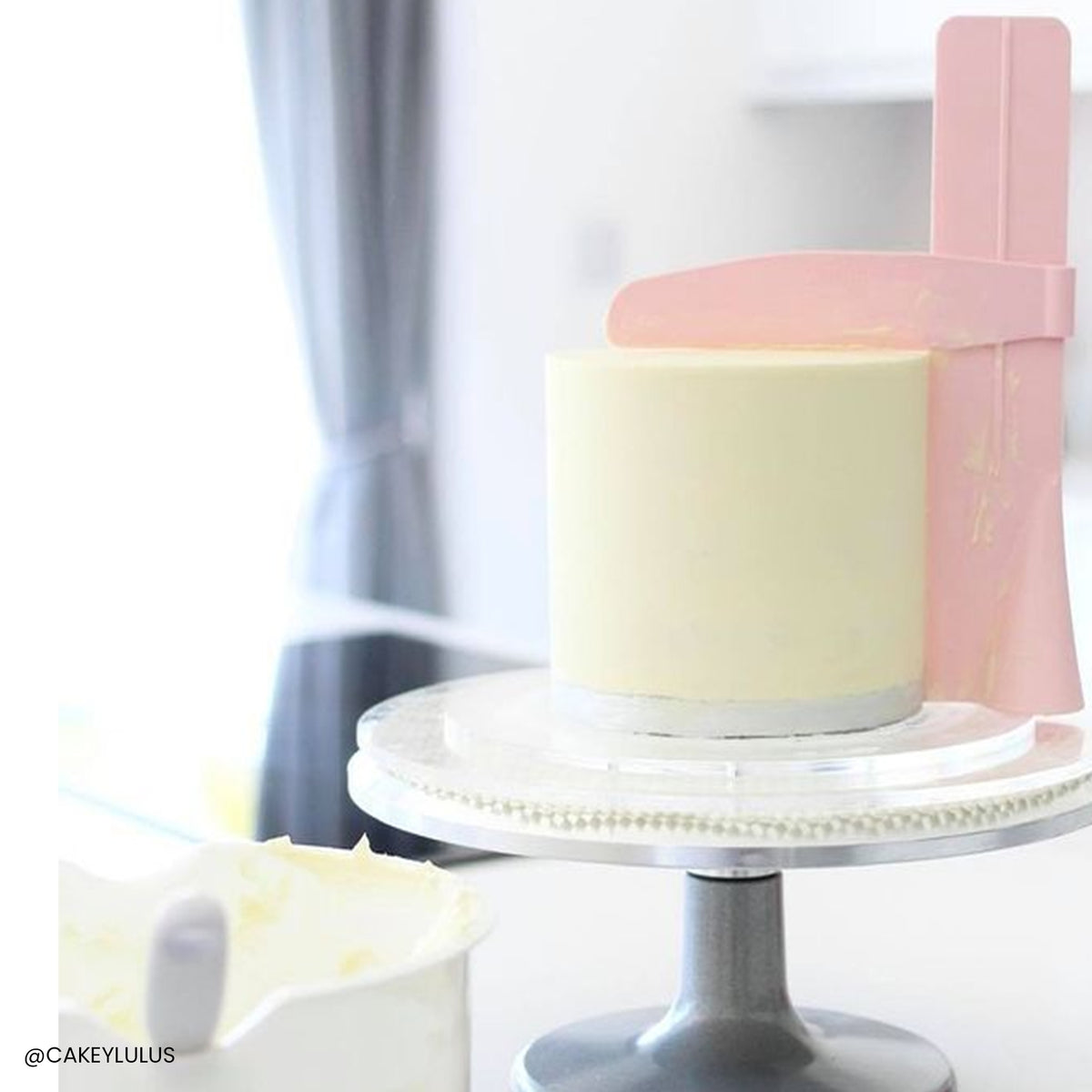 The Cake Decorating Co. The Pro Froster - Adjustable Cake Scraper - Pink