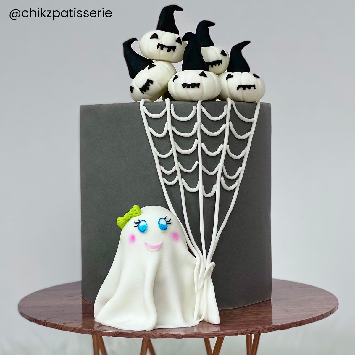 THE SUGAR PASTE Grey Sugarpaste