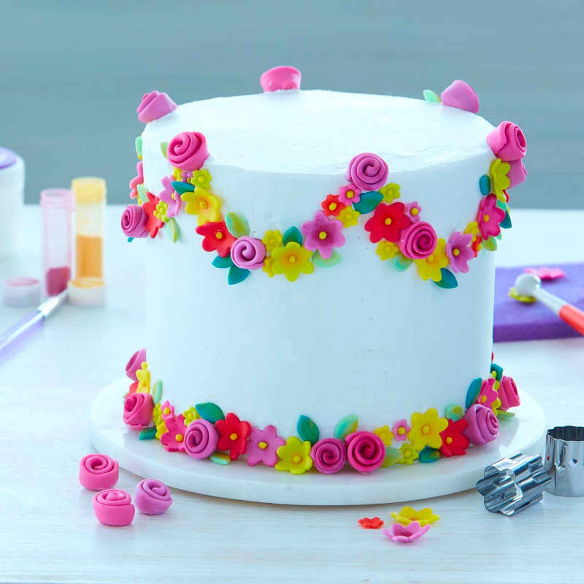 Wilton How To Decorate Fondant Shapes & Cut-Outs Kit