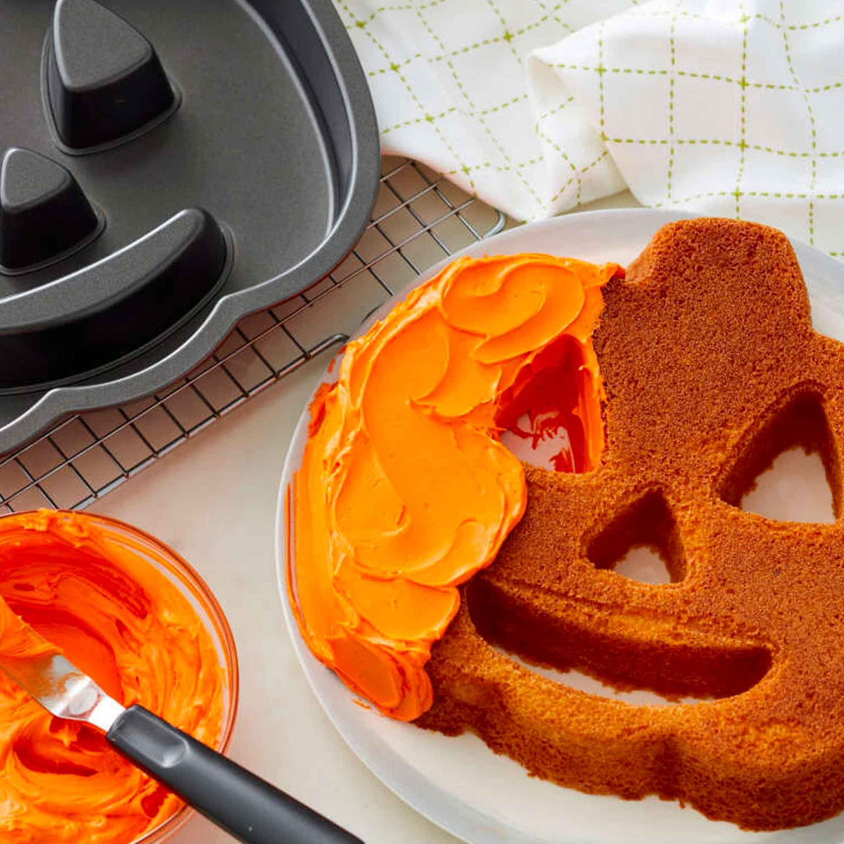 Wilton Jack-O-Lantern Cake Tin