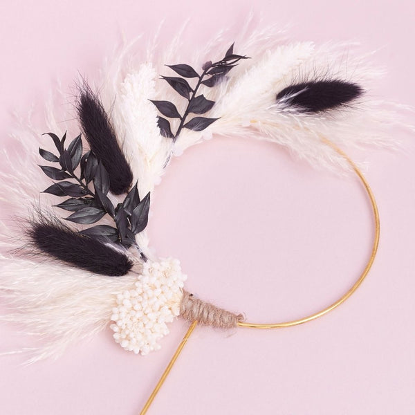 The Baked Studio Black & White Dried Flower Ring 10cm (With Stem)
