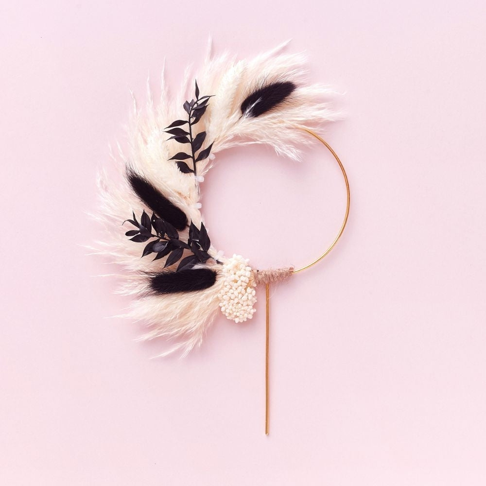 The Baked Studio Black & White Dried Flower Ring 10cm (With Stem)