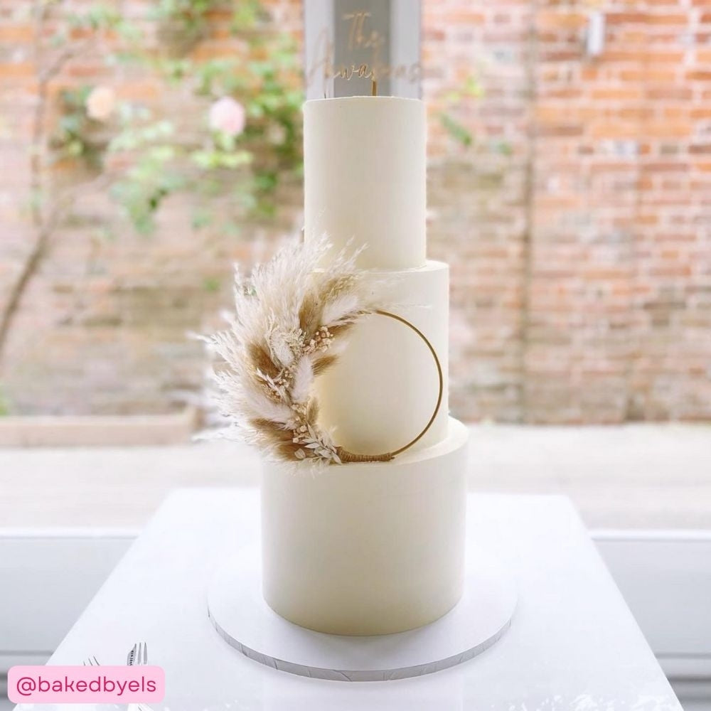 The Baked Studio Natural White Dried Flower Ring 14cm (Without Stem)