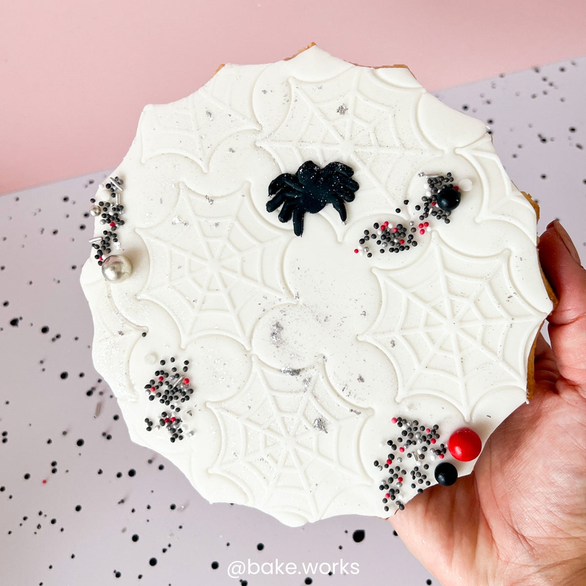 Choctastique Invert Scollop Ganache Plate - Pack Of 2