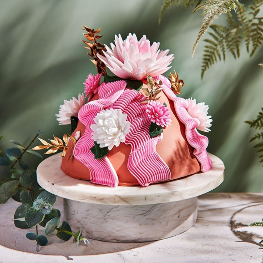 FunCakes White Medium Rose Rosalia Deluxe Wafer Flowers Pack Of 15