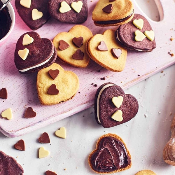 Dr. Oetker Milk & White Chocolate Hearts (60 Hearts) 40g