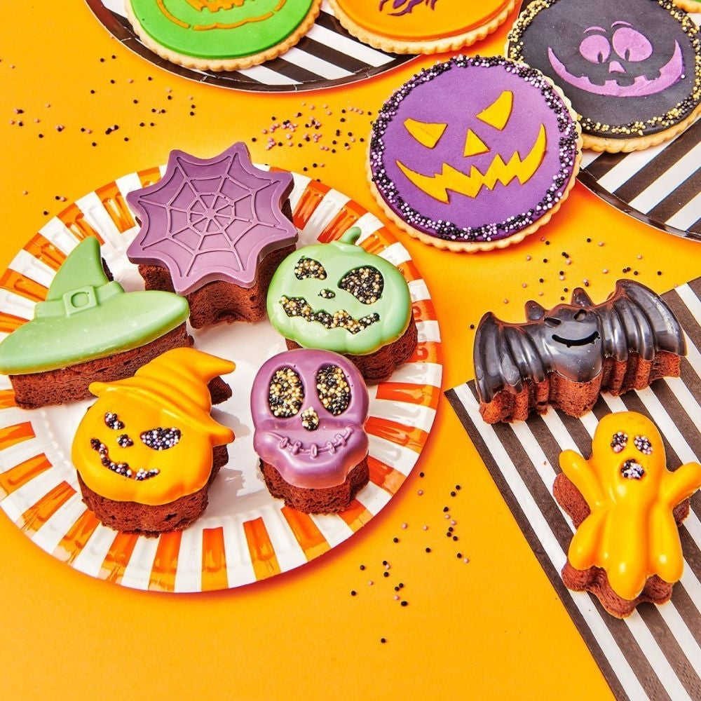 Wilton Ghost, Witch Hat, Bat, Pumpkin, Skull & Spider Web Silicone Mould