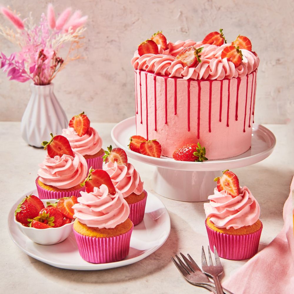 FunCakes Enchanted Cream Strawberry Mix