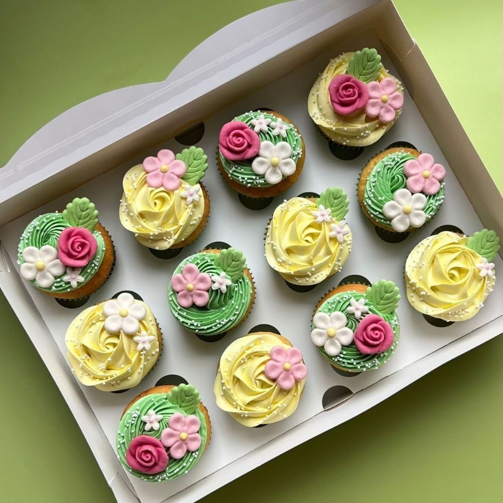 FunCakes Pink Roses Sugarpaste Decorations Set of 6